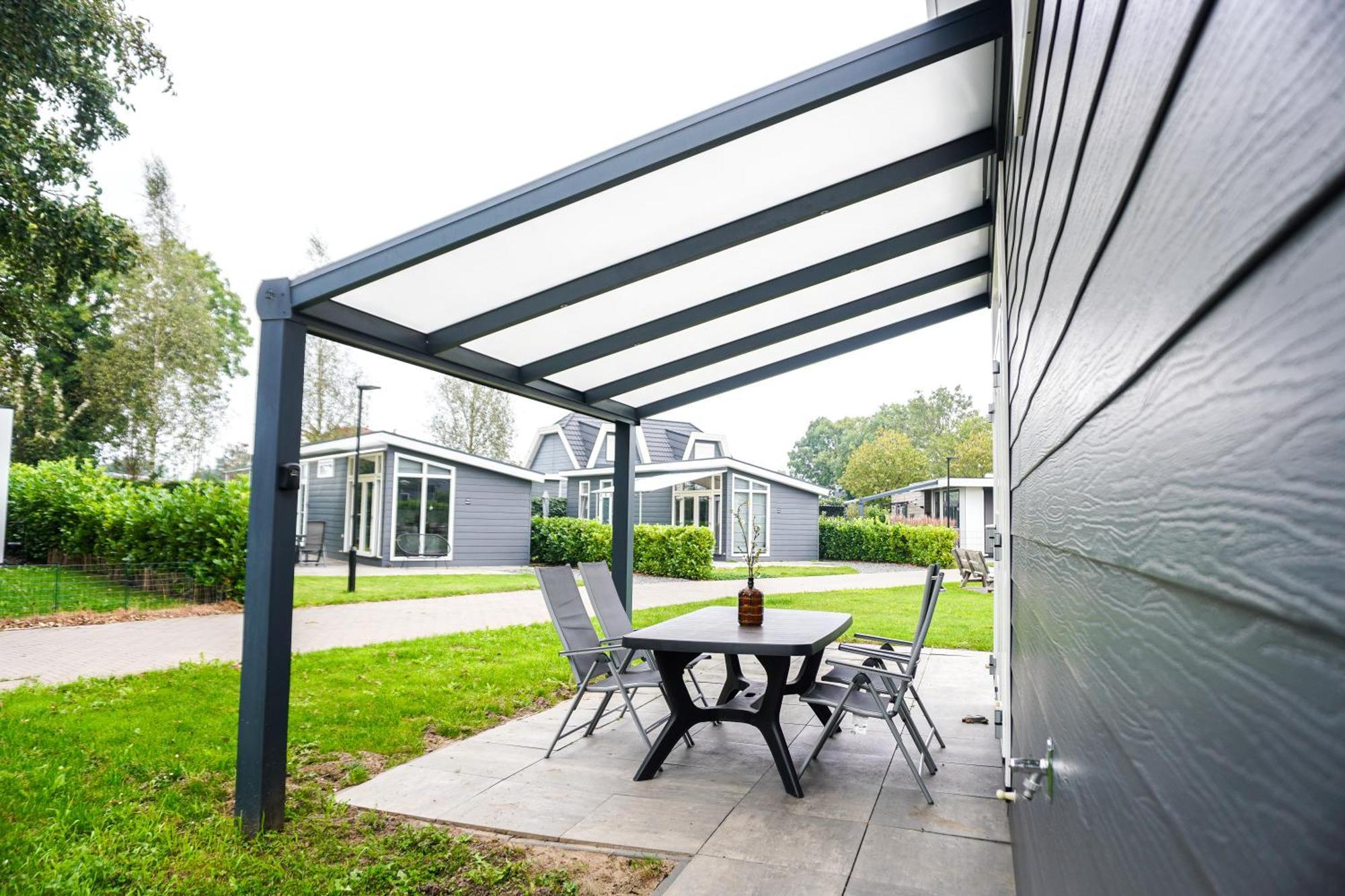 Vakantiehuis Met Vijverzicht Lathum Exterior foto