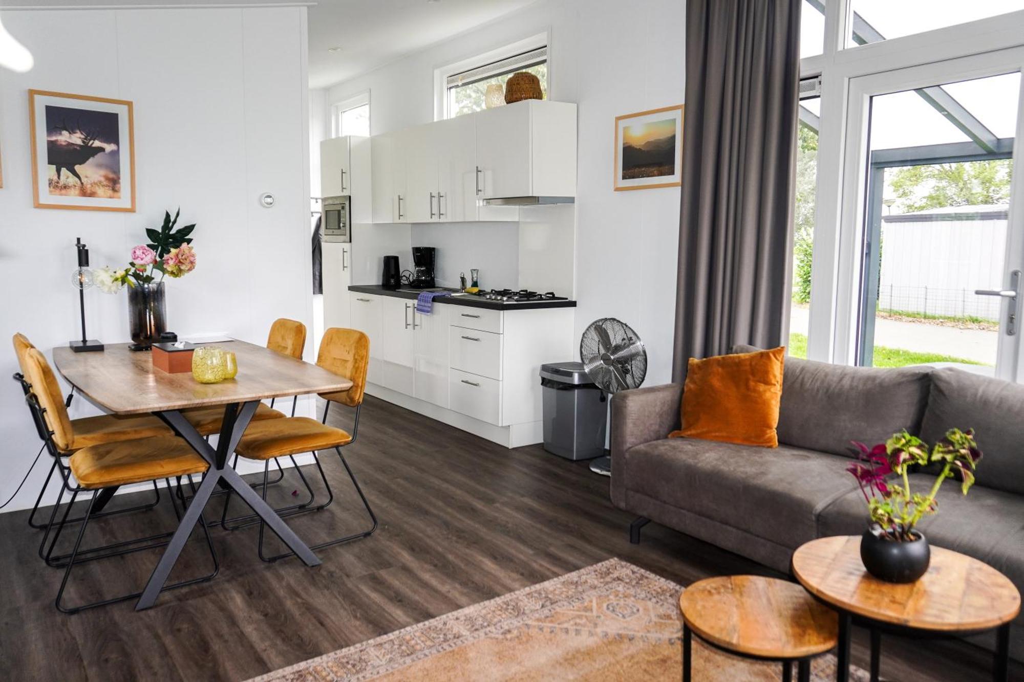 Vakantiehuis Met Vijverzicht Lathum Exterior foto